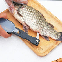 Load image into Gallery viewer, 2 in 1 Plastic Fishing Scale Brush Built-in Fish cutter - Etrendpro
