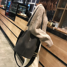 Load image into Gallery viewer, Women large capacity PU Leather Bucket Shoulder Bag....
