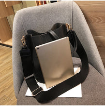 Load image into Gallery viewer, Women large capacity PU Leather Bucket Shoulder Bag....
